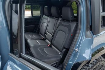 Land Rover Defender 110 3.0 D300 MHEV X-Dynamic HSE Auto 4WD Euro 6 (s/s) 5dr