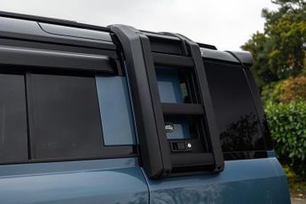 Land Rover Defender 110 3.0 D300 MHEV X-Dynamic HSE Auto 4WD Euro 6 (s/s) 5dr