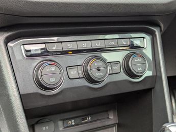 Volkswagen Tiguan 2.0 TDI R-Line DSG 4Motion Euro 6 (s/s) 5dr