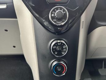 Toyota iQ 1.0 VVT-i Multidrive Euro 5 3dr