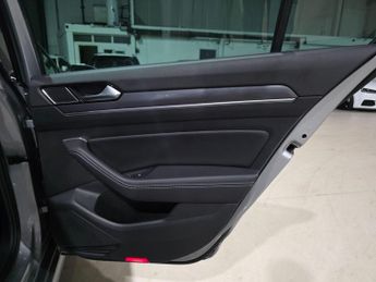 Volkswagen Passat 1.5 TSI EVO R-Line DSG Euro 6 (s/s) 4dr