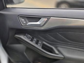Ford Focus 1.0T EcoBoost Titanium Auto Euro 6 (s/s) 5dr