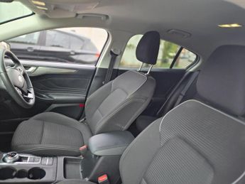 Ford Focus 1.0T EcoBoost Titanium Auto Euro 6 (s/s) 5dr