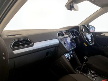 Volkswagen Tiguan 2.0 TDI SE Navigation 4Motion Euro 6 (s/s) 5dr