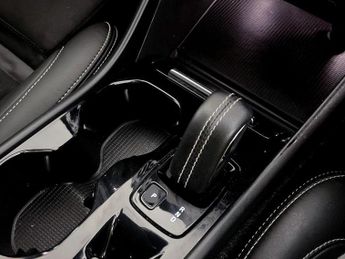 Volvo XC40 1.5h T4 Recharge 10.7kWh R-Design Auto Euro 6 (s/s) 5dr