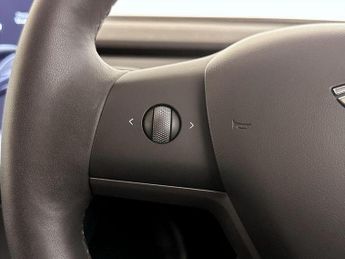 Tesla Model 3 Standard Range Plus Auto RWD 4dr