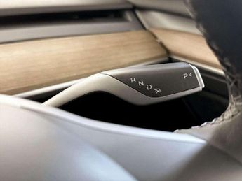 Tesla Model 3 Standard Range Plus Auto RWD 4dr