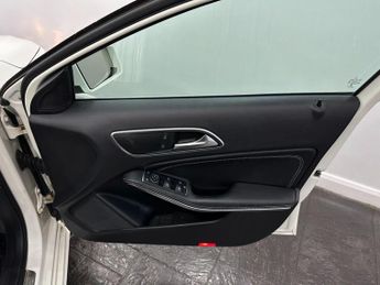 Mercedes-Benz A Class 1.5 A180d Sport 7G-DCT Euro 6 (s/s) 5dr