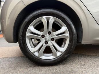 Peugeot 208 1.6 e-HDi Allure Euro 5 (s/s) 5dr
