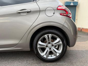 Peugeot 208 1.6 e-HDi Allure Euro 5 (s/s) 5dr