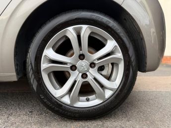 Peugeot 208 1.6 e-HDi Allure Euro 5 (s/s) 5dr