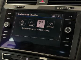 Volkswagen Golf 1.6 TDI BlueMotion Tech SE Nav DSG Euro 6 (s/s) 5dr