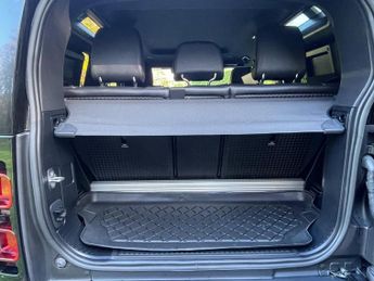 Land Rover Defender 90 3.0 D250 MHEV X-Dynamic SE Auto 4WD Euro 6 (s/s) 3dr