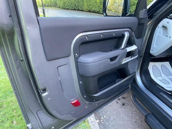 Land Rover Defender 90 3.0 D250 MHEV X-Dynamic SE Auto 4WD Euro 6 (s/s) 3dr
