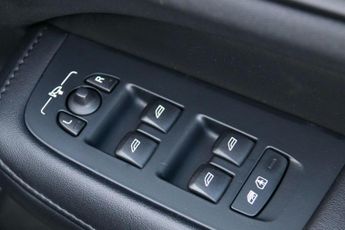 Volvo S60 2.0 B5 MHEV R-Design Saloon 4dr Petrol Hybrid Auto Euro 6 (s/s) 