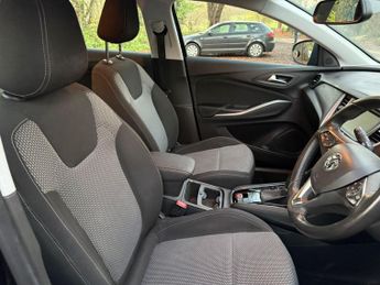 Vauxhall Grandland X 1.6 Turbo D BlueInjection SE Auto Euro 6 (s/s) 5dr