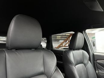 Mitsubishi Outlander 2.4h TwinMotor 13.8kWh 4h CVT 4WD Euro 6 (s/s) 5dr