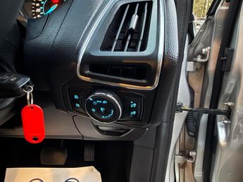 Ford Focus 1.6 Zetec Powershift Euro 5 5dr