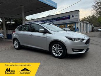 Ford Focus 1.6 Zetec Hatchback 5dr Petrol Powershift Euro 5 (125 ps)