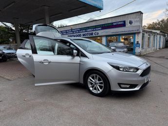 Ford Focus 1.6 Zetec Hatchback 5dr Petrol Powershift Euro 5 (125 ps)