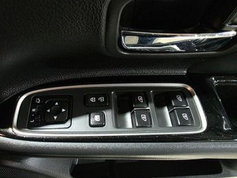 Mitsubishi Outlander 2.4h TwinMotor 13.8kWh Juro CVT 4WD Euro 6 (s/s) 5dr