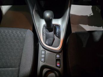 Toyota Yaris 1.5 VVT-h Design E-CVT Euro 6 (s/s) 5dr