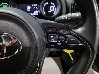 Toyota Yaris 1.5 VVT-h Design E-CVT Euro 6 (s/s) 5dr