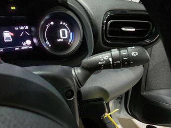 Toyota Yaris 1.5 VVT-h Design E-CVT Euro 6 (s/s) 5dr