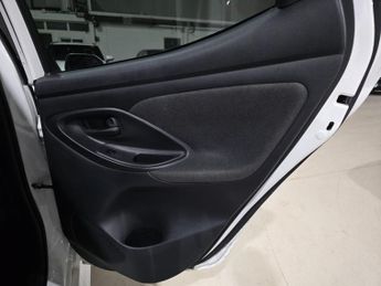 Toyota Yaris 1.5 VVT-h Design E-CVT Euro 6 (s/s) 5dr