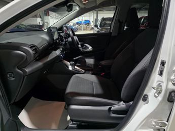 Toyota Yaris 1.5 VVT-h Design E-CVT Euro 6 (s/s) 5dr