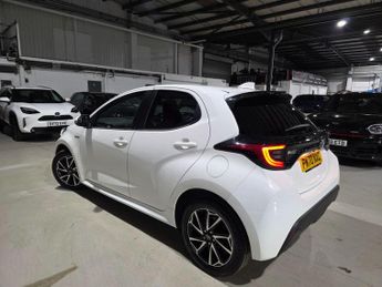 Toyota Yaris 1.5 VVT-h Design E-CVT Euro 6 (s/s) 5dr