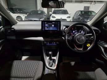 Toyota Yaris 1.5 VVT-h Design E-CVT Euro 6 (s/s) 5dr