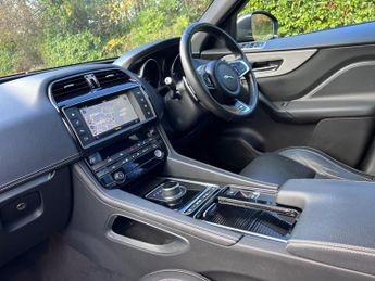 Jaguar F-PACE 2.0 D180 R-Sport Auto AWD Euro 6 (s/s) 5dr