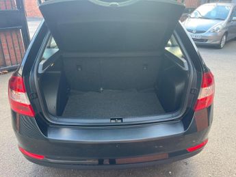 Skoda Rapid Spaceback 1.6 TDI SE Tech Hatchback 5dr Diesel DSG Euro 5 (90 ps)