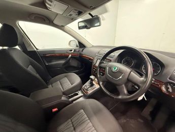 SKODA OCTAVIA 1.4 TSI Elegance Hatchback 5dr Petrol DSG Euro 5 (122 ps) 12 MON