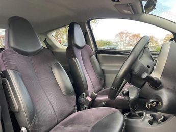 Toyota AYGO 1.0 VVT-i Black Euro 4 3dr (AC)