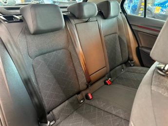 Volkswagen Golf 1.5 eTSI MHEV Life DSG Euro 6 (s/s) 5dr