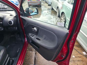 Nissan Note 1.6 16V Tekna Auto Euro 5 5dr