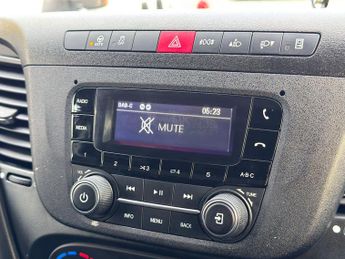 Iveco Daily 2.3D HPI 14V 35S 3520 HiMatic MWB H2 Euro 6 (s/s) 5dr