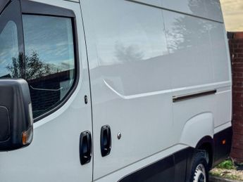 Iveco Daily 2.3D HPI 14V 35S 3520 HiMatic MWB H2 Euro 6 (s/s) 5dr