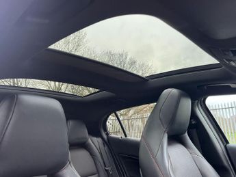 Mercedes-Benz GLA 2.1 GLA220d AMG Line (Premium Plus) 7G-DCT 4MATIC Euro 6 (s/s) 5