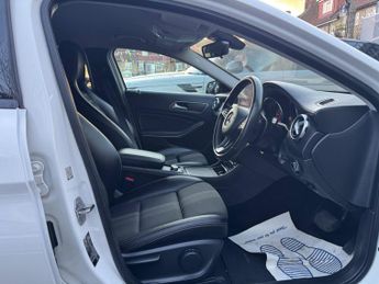 Mercedes-Benz GLA 1.6 GLA180 Urban Edition 7G-DCT Euro 6 (s/s) 5dr