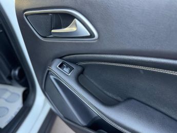 Mercedes-Benz GLA 1.6 GLA180 Urban Edition 7G-DCT Euro 6 (s/s) 5dr