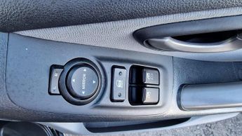 Hyundai i800 2.5 CRDi SE MPV 5dr Diesel Auto Euro 6 (170 ps)