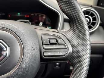 MG MG HS 1.5 T-GDI 16.6kWh SE Auto Euro 6 (s/s) 5dr