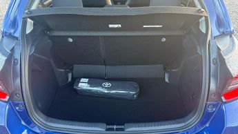 Toyota Yaris 1.5 VVT-h Design E-CVT Euro 6 (s/s) 5dr