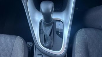 Toyota Yaris 1.5 VVT-h Design E-CVT Euro 6 (s/s) 5dr