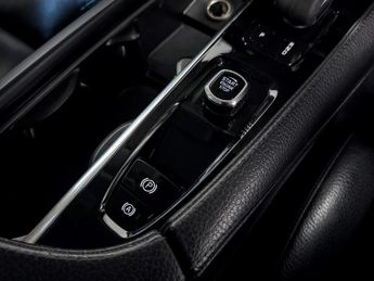 Volvo XC90 Momentum B5 AWD (235 hp) Auto