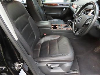Volkswagen Touareg 3.0 TDI V6 BlueMotion Tech SE Tiptronic 4WD Euro 5 (s/s) 5dr