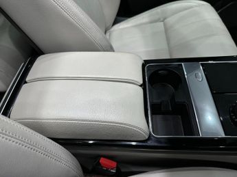 Land Rover Range Rover Velar 2.0 D240 R-Dynamic SE Auto 4WD Euro 6 (s/s) 5dr